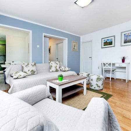 Apartman Oly โรวีน ภายนอก รูปภาพ