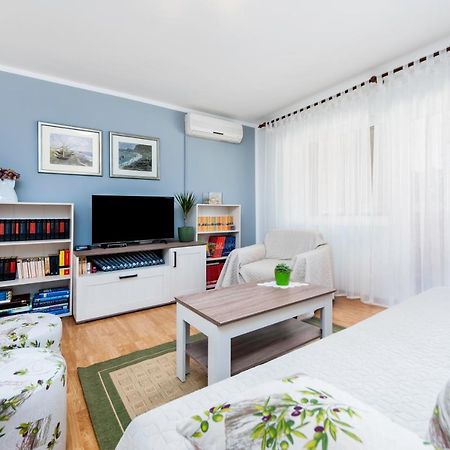Apartman Oly โรวีน ภายนอก รูปภาพ