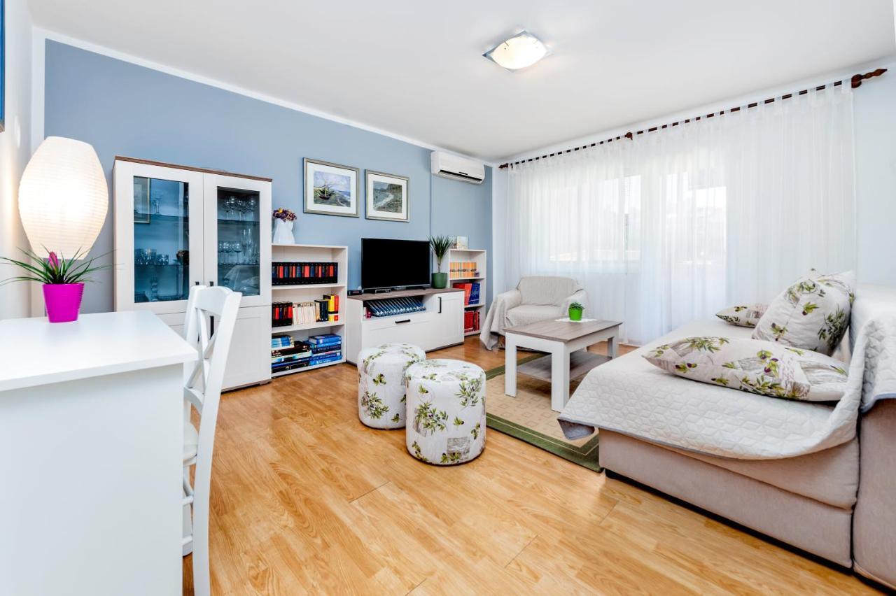 Apartman Oly โรวีน ภายนอก รูปภาพ