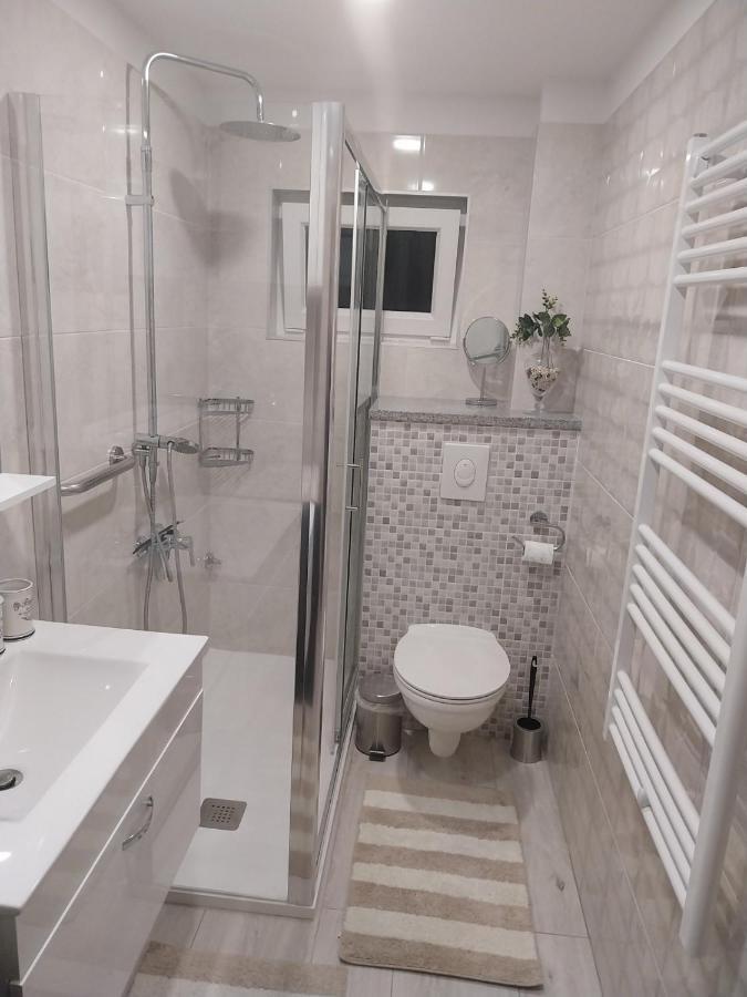 Apartman Oly โรวีน ภายนอก รูปภาพ