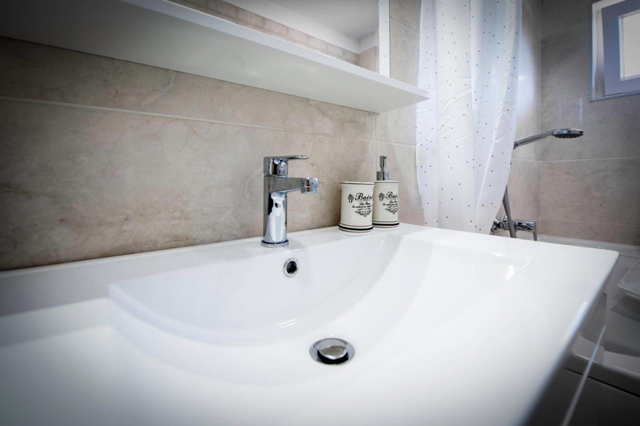Apartman Oly โรวีน ภายนอก รูปภาพ