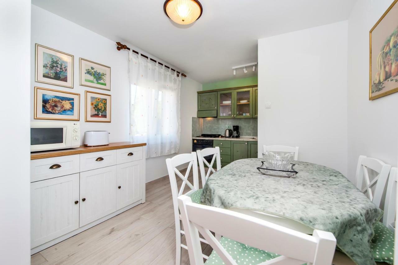 Apartman Oly โรวีน ภายนอก รูปภาพ